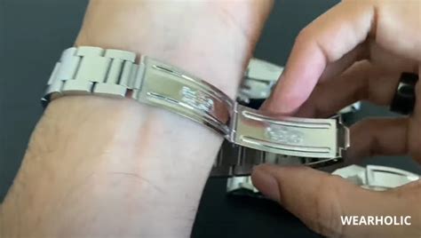 how to open a watch clasp.